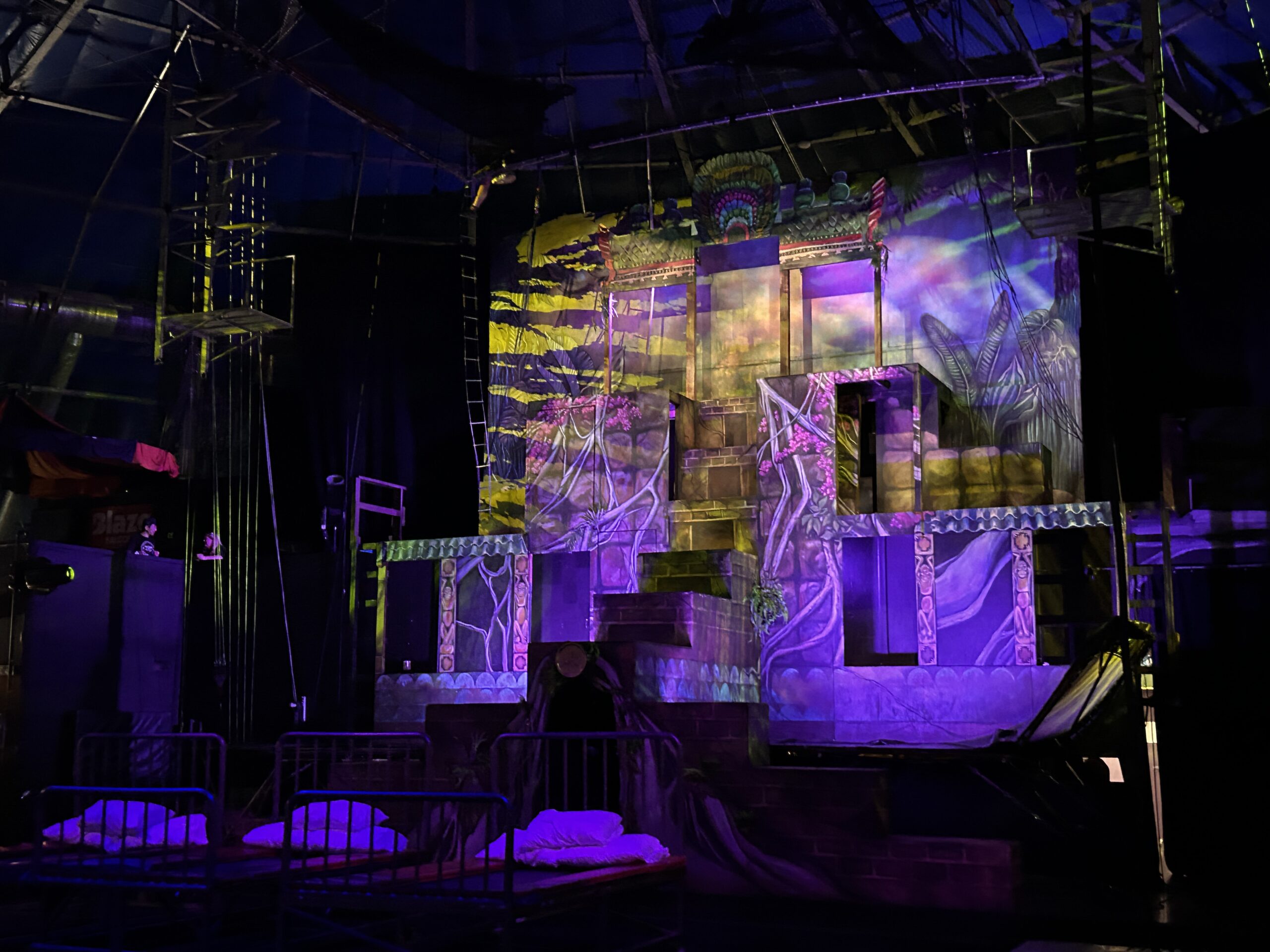 Circus Juventas: Under the big top