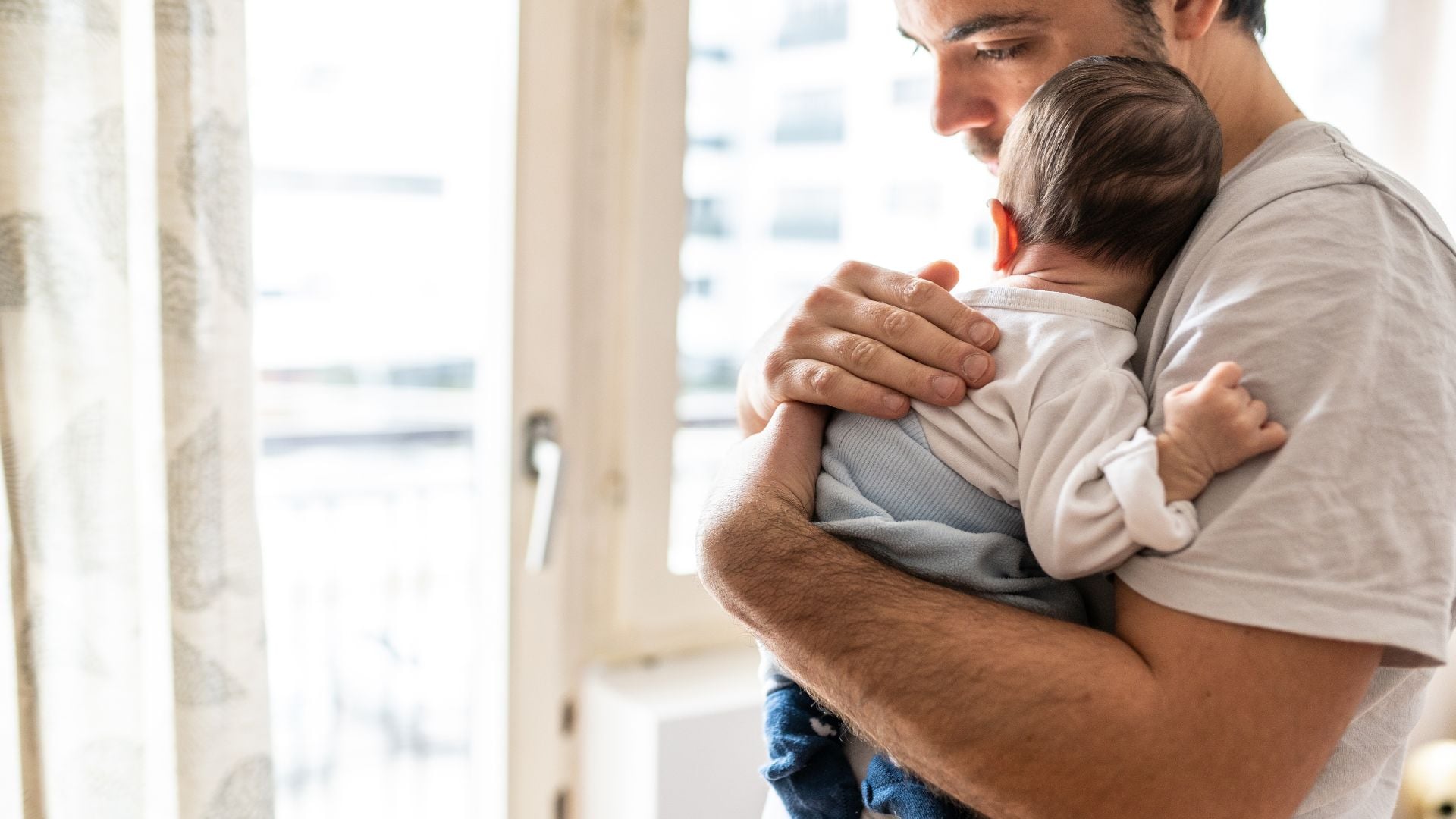 How can we tell if our 1-year-old daughter has pink eye?