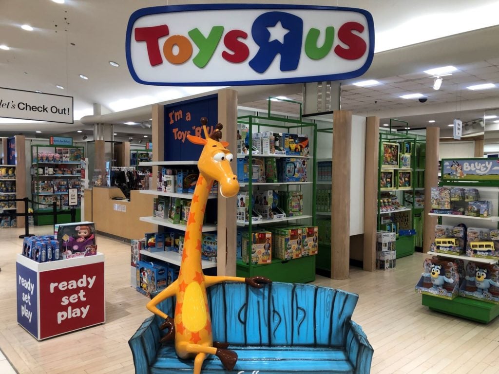 toys r us at macys in mall of america