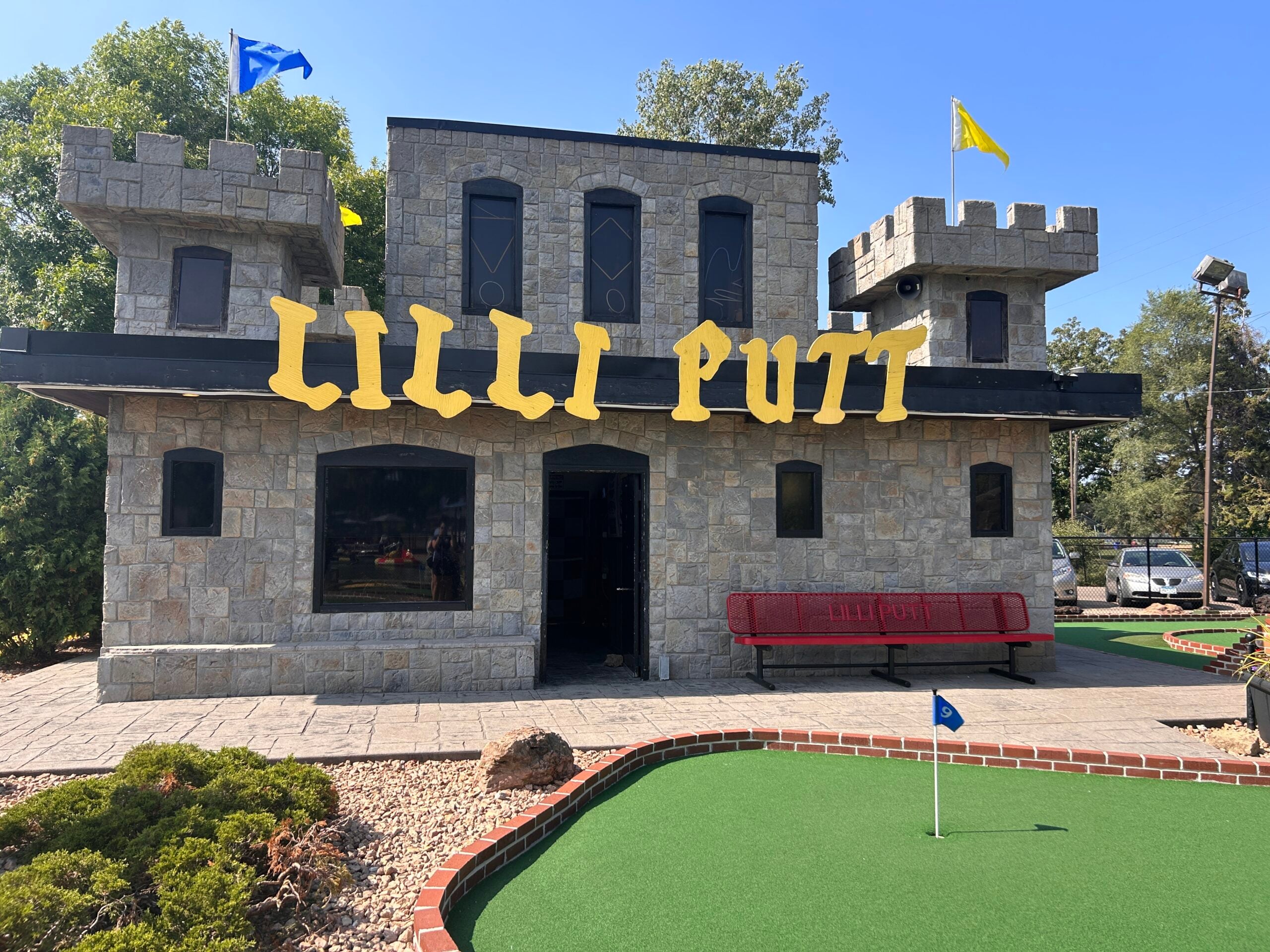 Hidden Gem Alert: Lilli Putt Is An Entertainment Hotspot