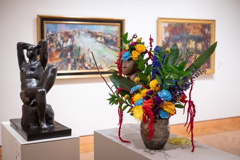 Sculpting with Flowers: An Art in Bloom Experience